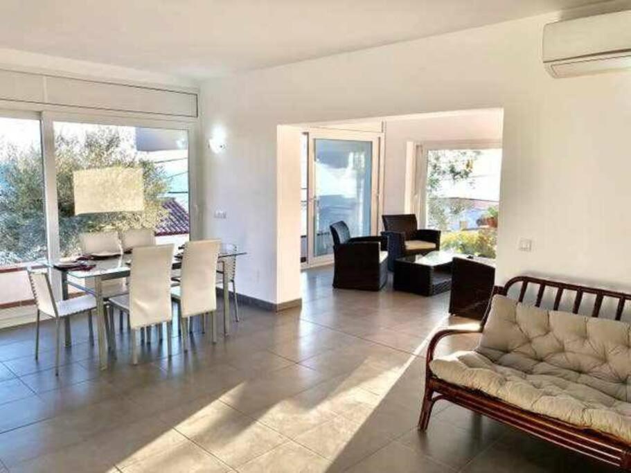 Amplio Apartamento Con Jardin En Almadrava Roses Exterior photo